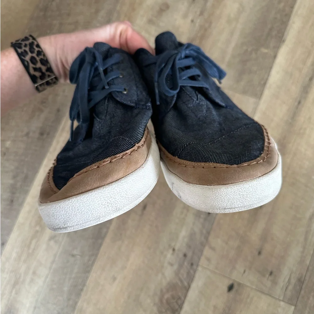TOMS Paseo Trainers in Navy